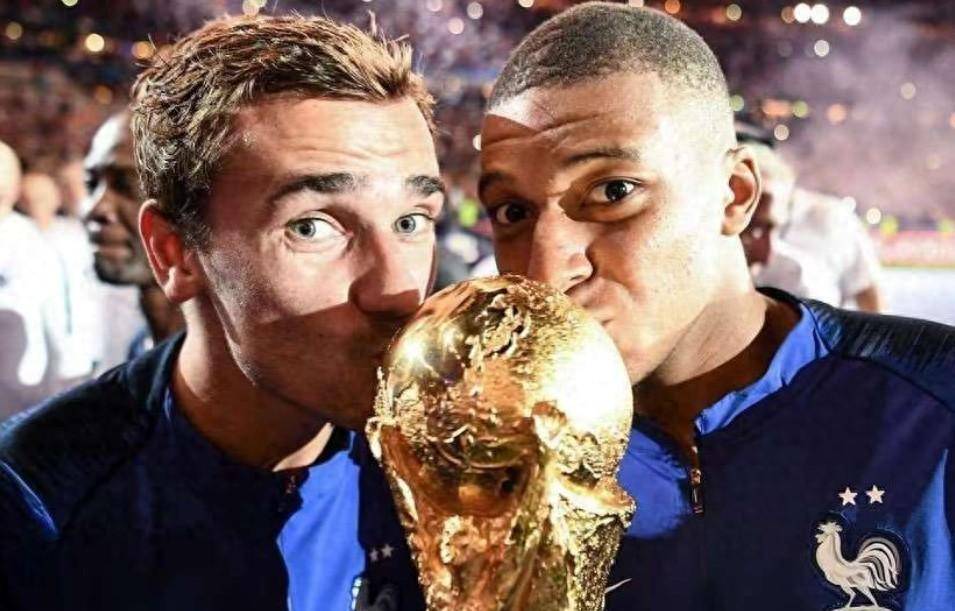 曼联绝杀拜仁，姆巴佩乌龙送礼欧联杯的简单介绍