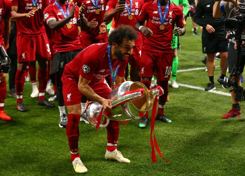 关于巴萨险胜热刺，托马斯穆勒乌龙送礼欧冠的信息