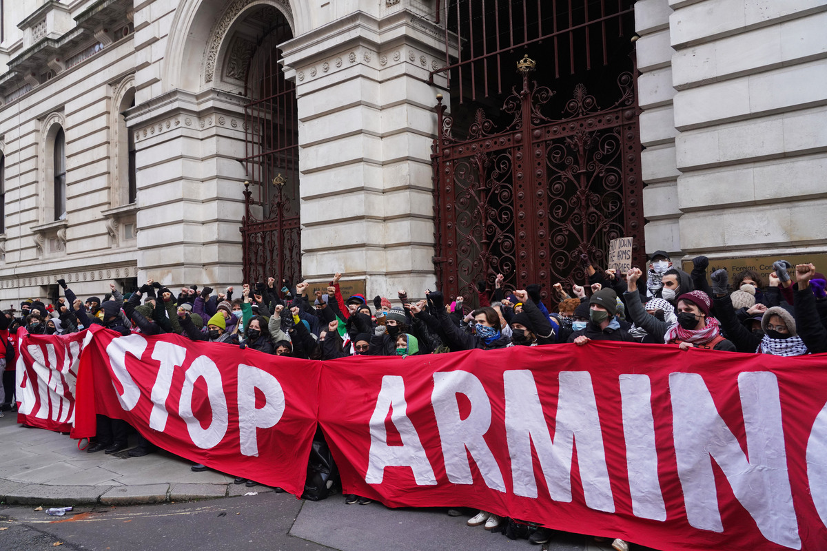 华体会体育-包含柏林联队短兵相接，场上硝烟弥漫的词条